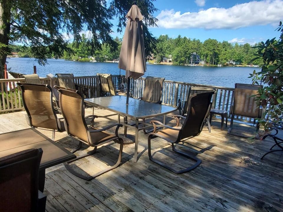 125 feet of Water frontage on Pine River Pond in Wakefield NH House in Wakefield