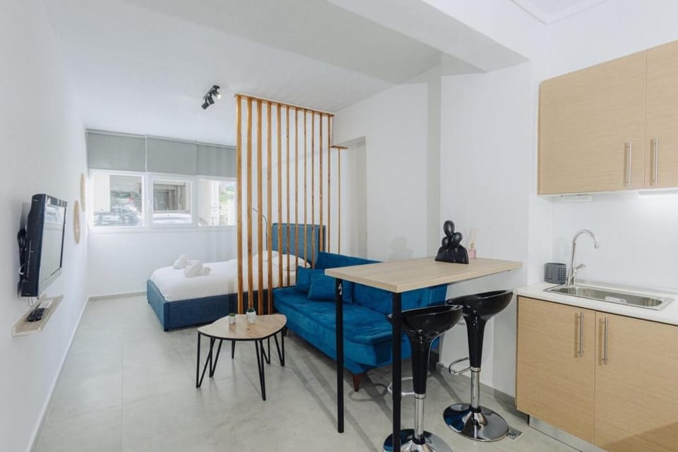 Modern & Independent Apartment - 8' from the Metro Terminal Station Apartment in Thessaloniki