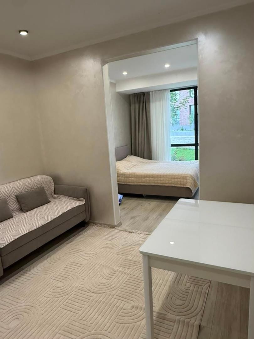 Photo of the whole room, Seating area