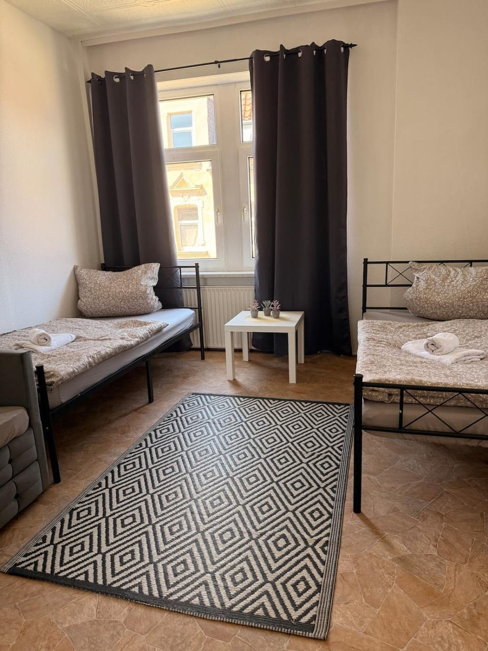 Bed, Bedroom, towels