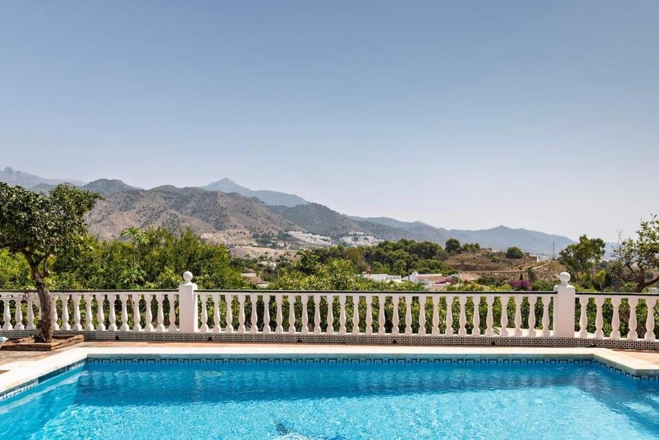 Villa Nerja with Pool, BBQ, Games & Fireplace Villa in Nerja