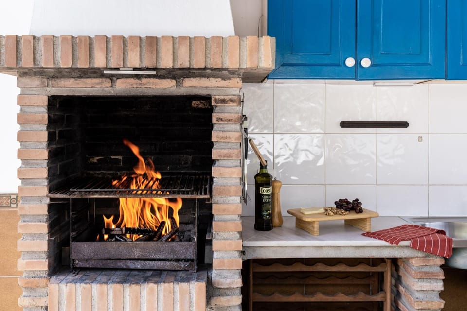 BBQ facilities, Kitchen or kitchenette, stove