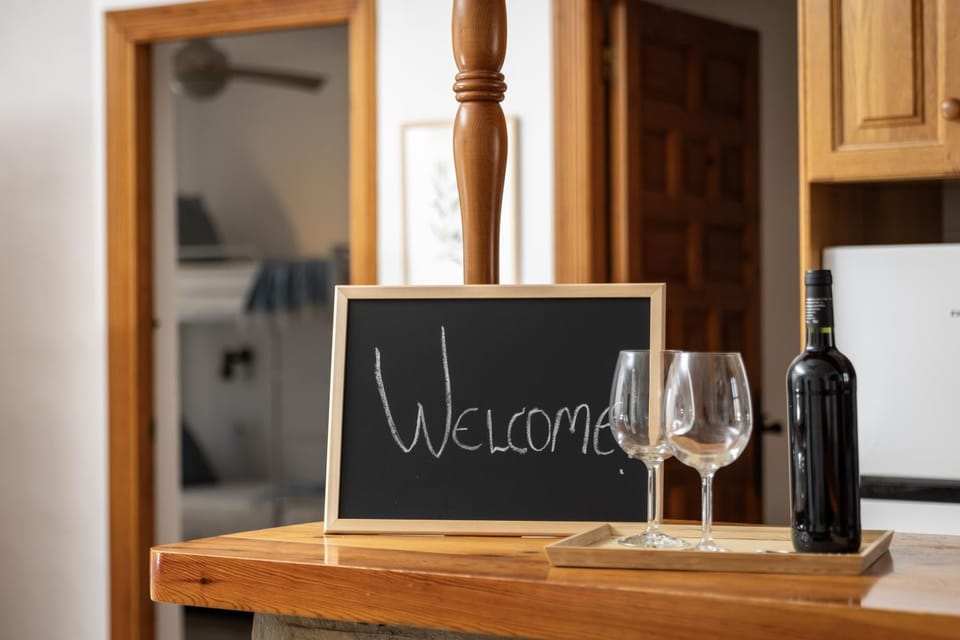 Property logo or sign, Kitchen or kitchenette, Dining area, Alcoholic drinks
