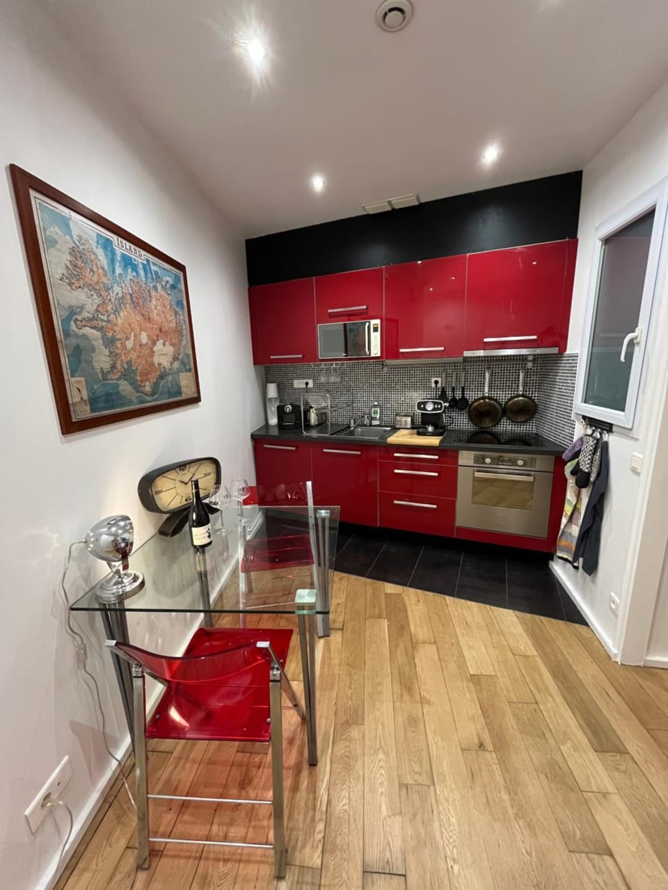 Kitchen or kitchenette, Dining area, oven, stove