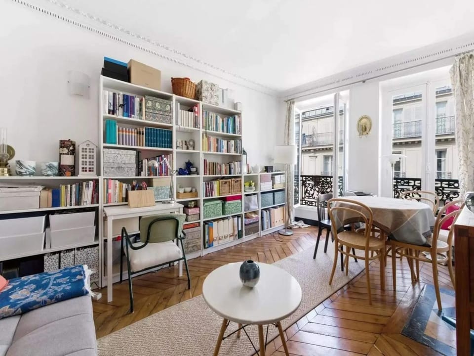 Modern Paris Apartment Apartment in Paris