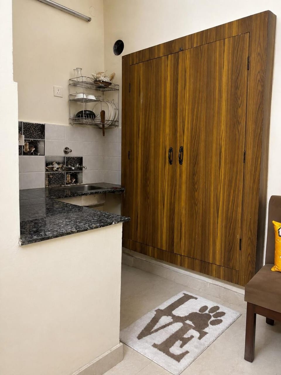 1RK Doon Mussoorie Personal Kitchen Cozy Studio Bed and Breakfast in Dehradun