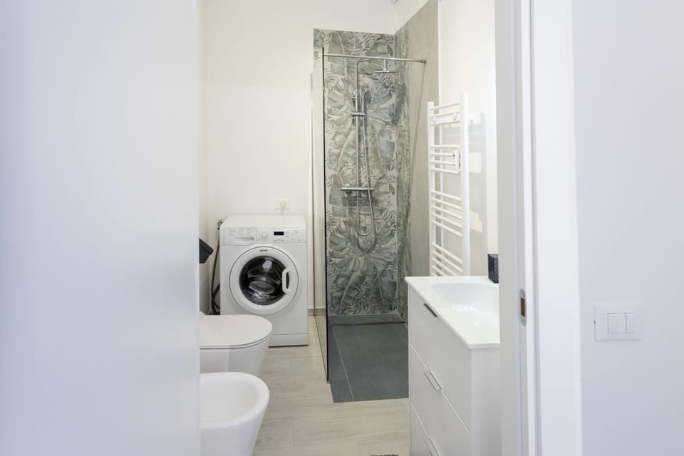 Shower, Toilet, Bathroom, washing machine, dryer