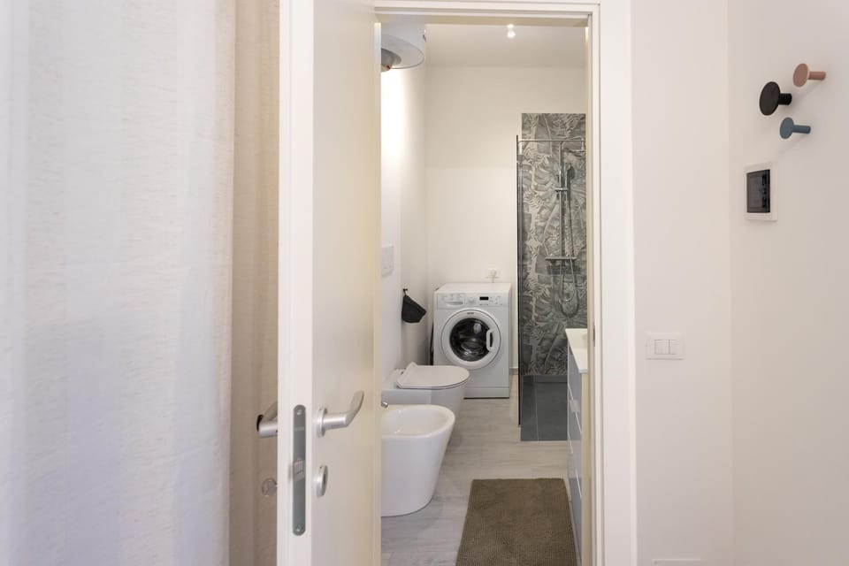 Shower, Toilet, Bathroom, bidet, washing machine, dryer