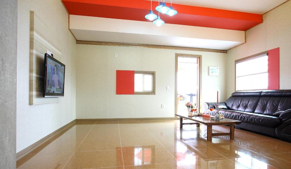 Day, Living room