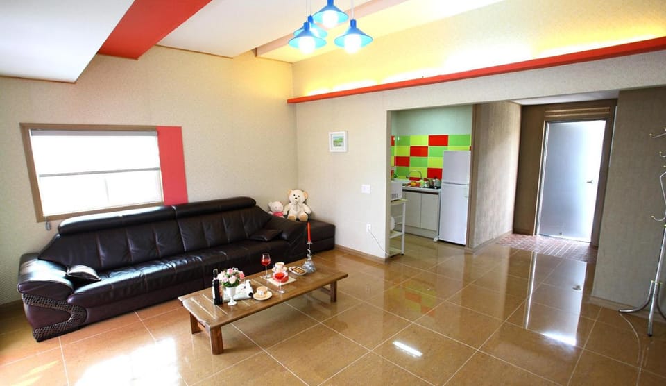 Day, Living room