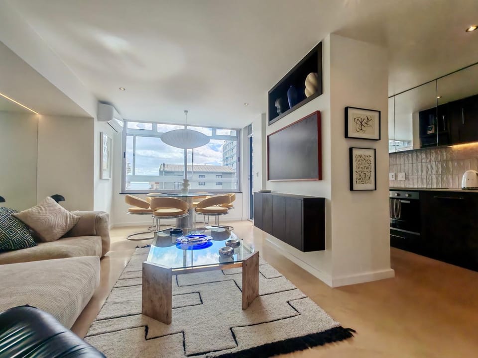 Vivia - Central & secure remote-work 3 bedroom apartment with ACs Apartment in Sea Point
