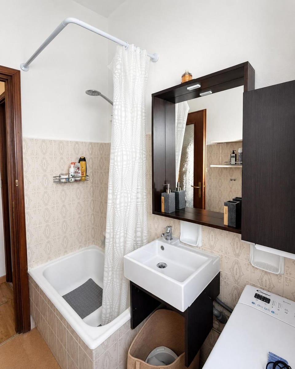 Bathroom, Bath, towels