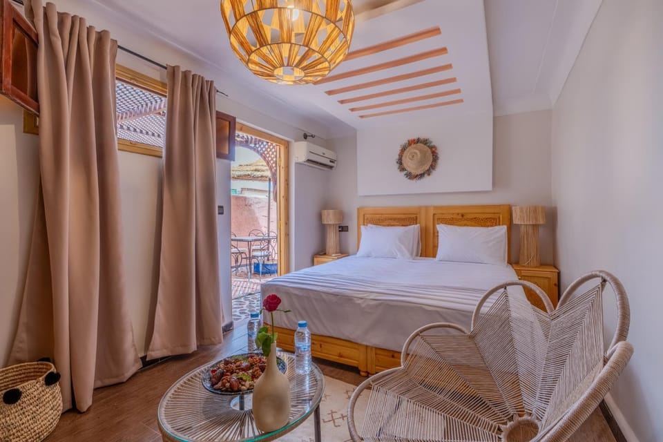 Bed, Photo of the whole room, Seating area, Bedroom