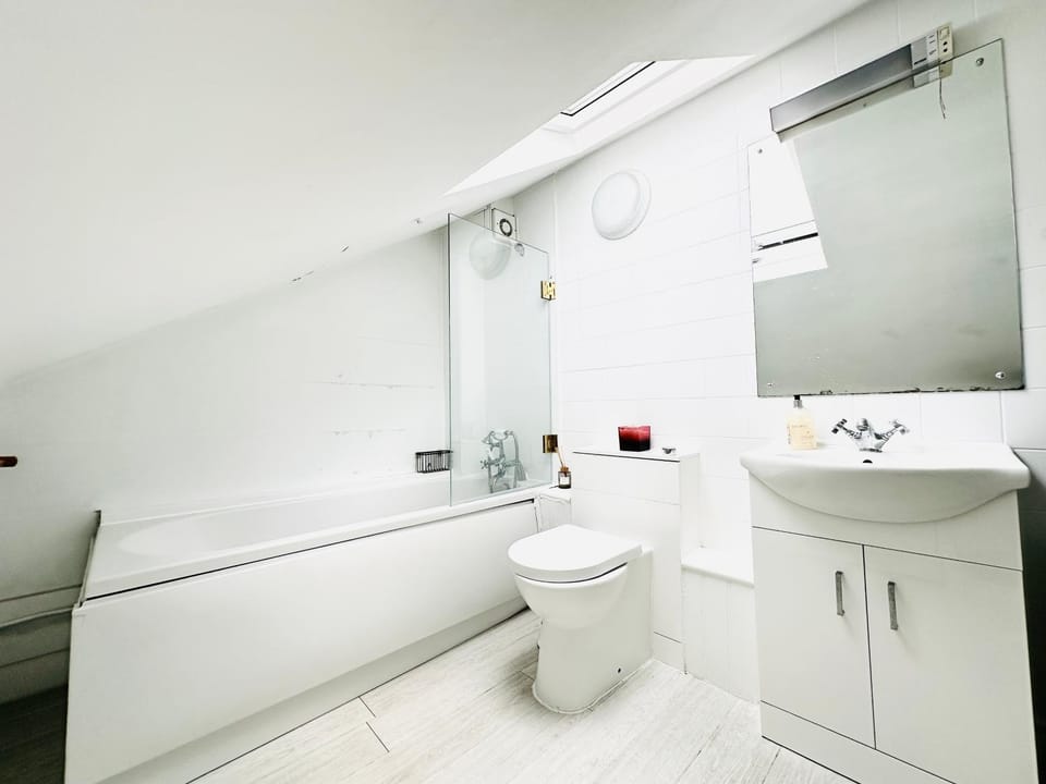 Shower, Toilet, Bathroom, Bath