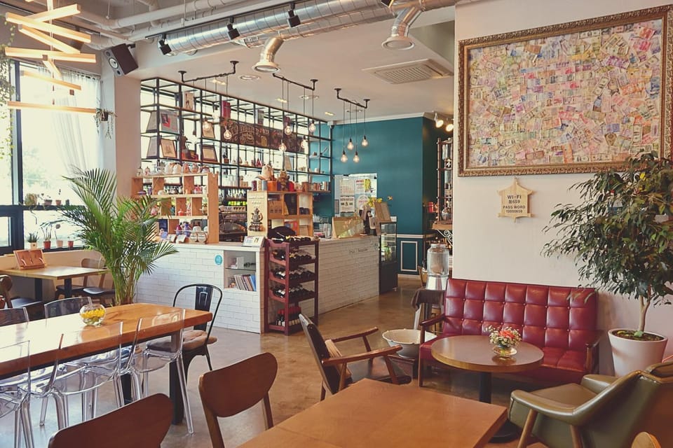 Restaurant/places to eat, Library, Lobby or reception, Lounge or bar