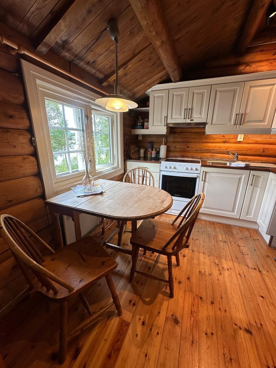 Idyllic cabin by Gjevilvatnet - Private beach Cabin in Trondelag