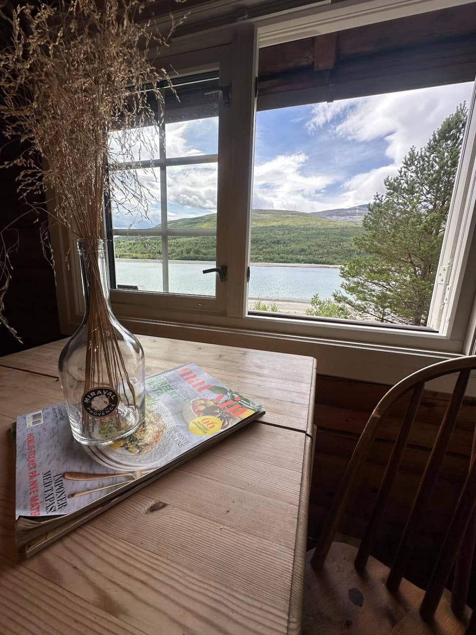 Idyllic cabin by Gjevilvatnet - Private beach Cabin in Trondelag