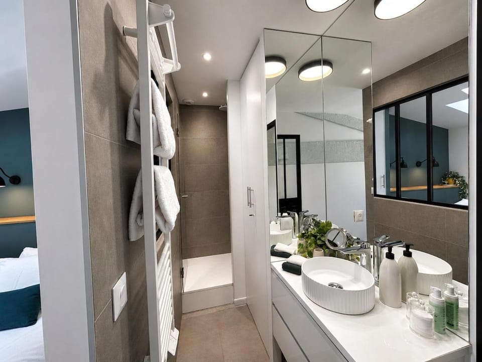 Shower, Bathroom