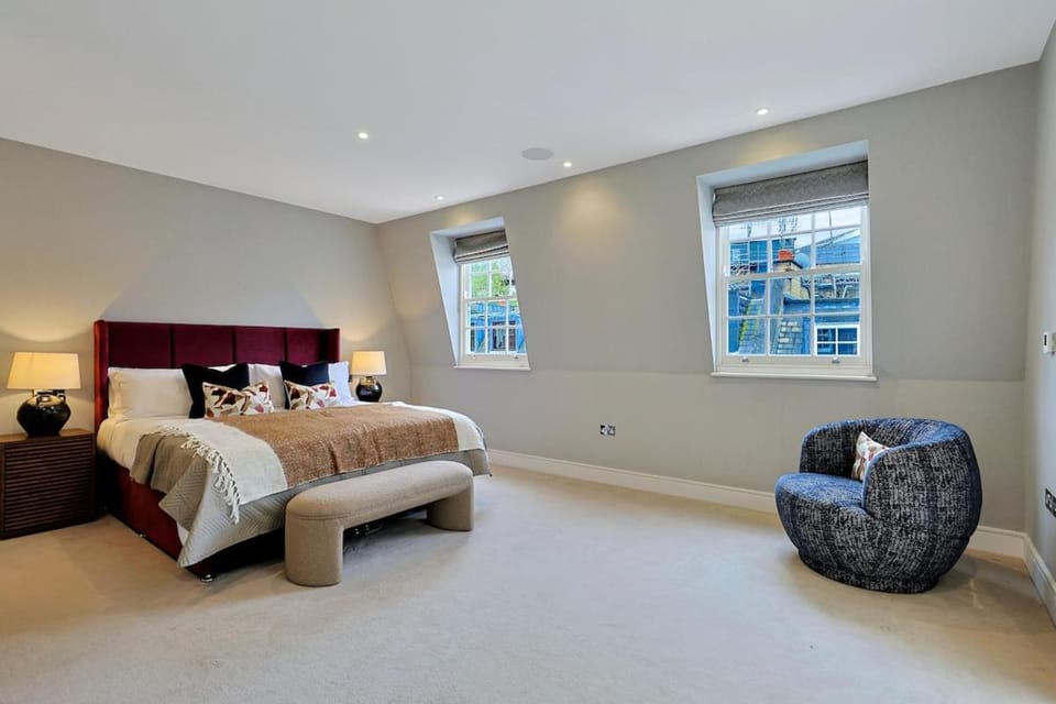 Luxe Home With Cinema Room - South Kensington House in City of Westminster