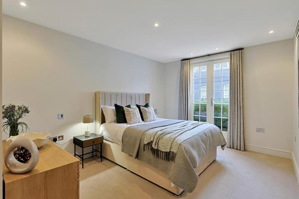 Luxe Home With Cinema Room - South Kensington House in City of Westminster