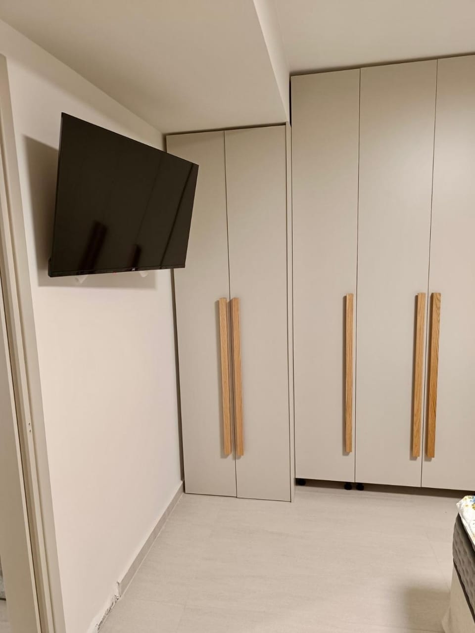 TV and multimedia, wardrobe