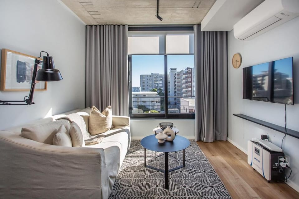 Cosy Style Chic & Modern Studio & Pool Apartment in Sea Point