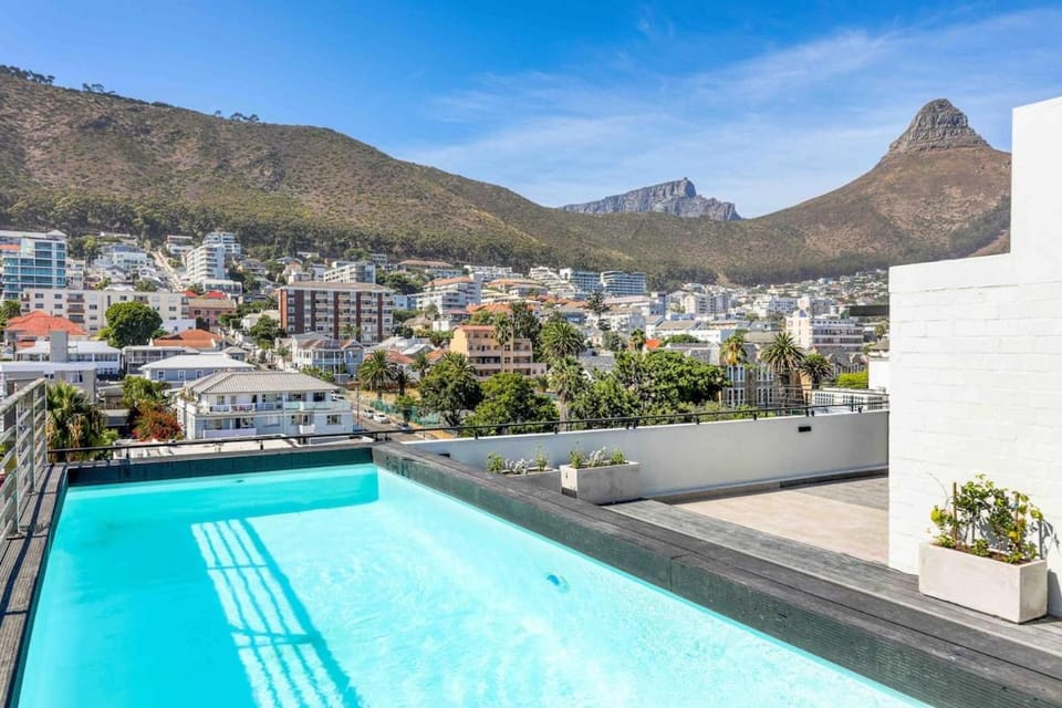 Cosy Style Chic & Modern Studio & Pool Apartment in Sea Point