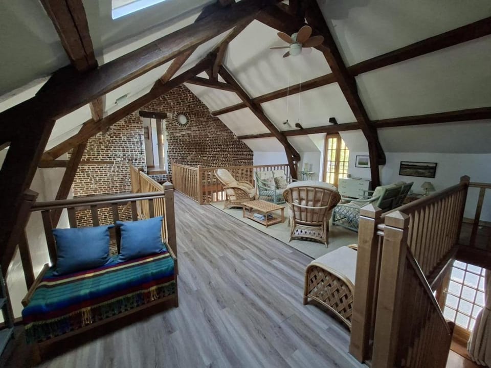Living room, Seating area
