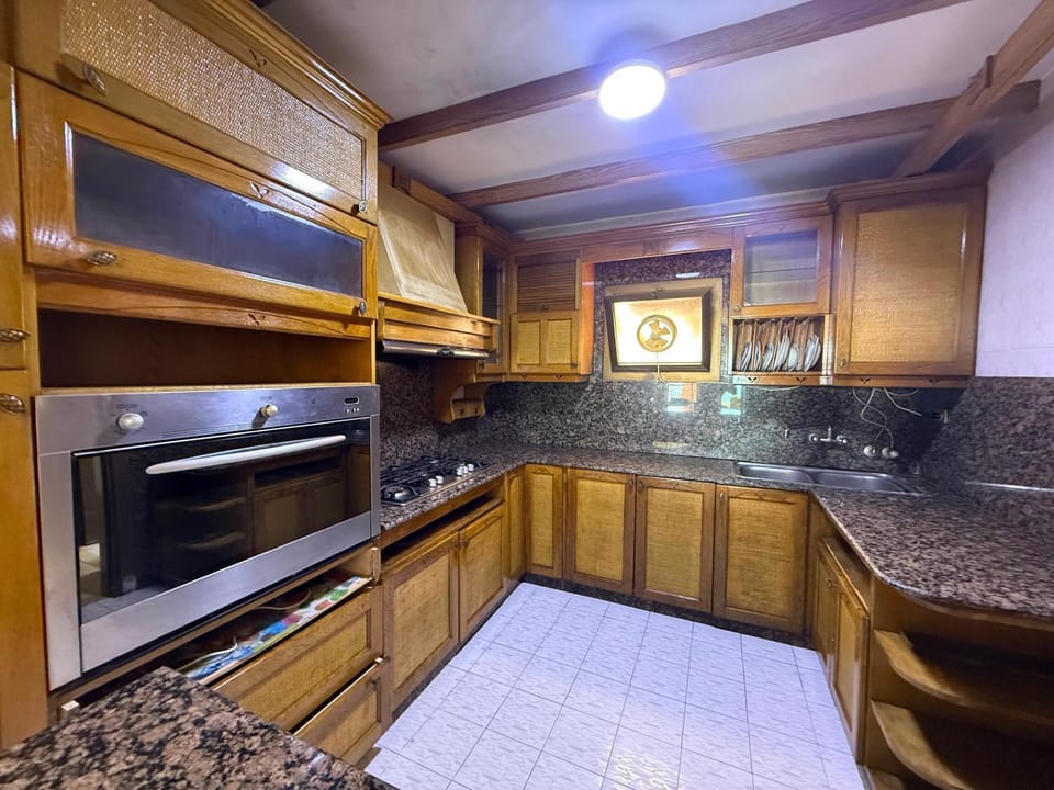Kitchen or kitchenette, dishwasher, minibar, oven