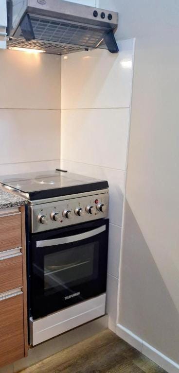 Kitchen or kitchenette, oven