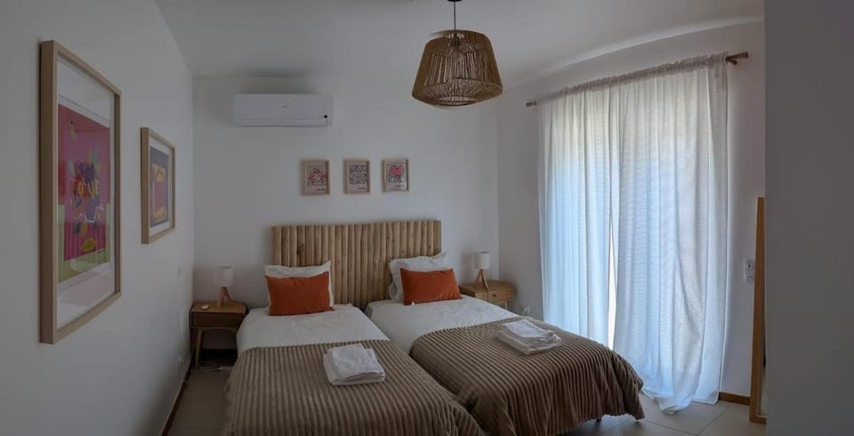 Bed, Bedroom, towels, air conditioner