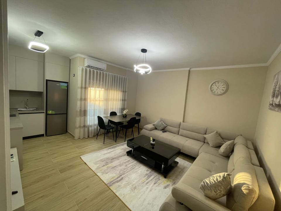 TV and multimedia, Living room, Seating area, Dining area, oven