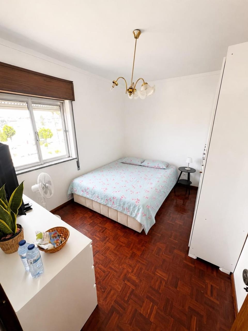 Quarto privado com cama de casal em Penthouse com BBQ Vacation rental in Portimao