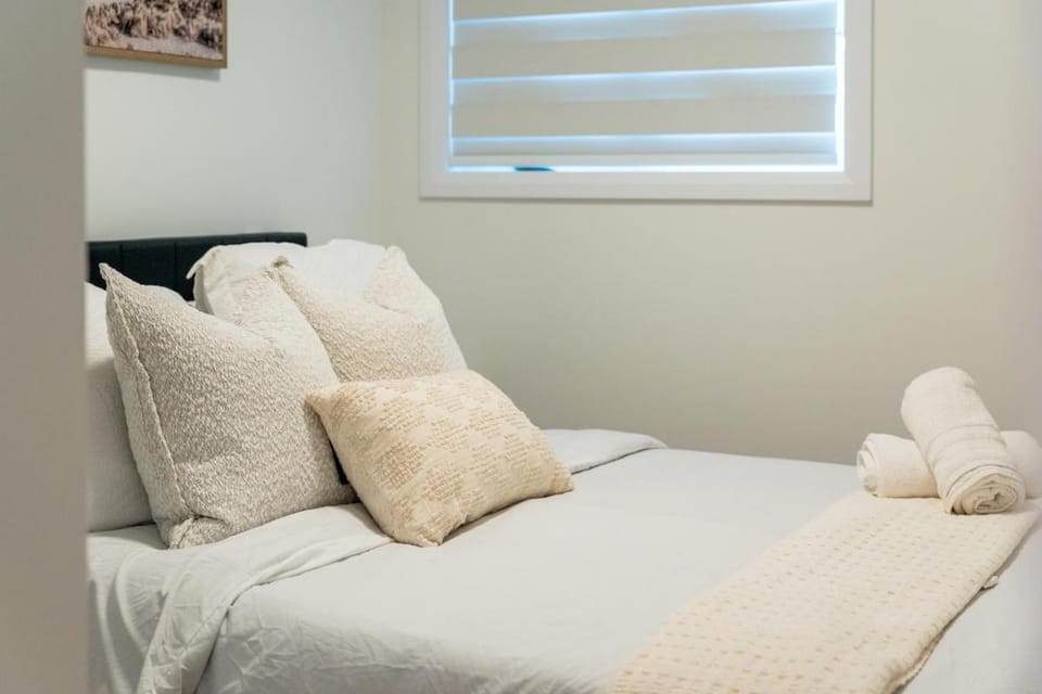 Prime Location Modern 2BR Kitchener Apartment in Kitchener