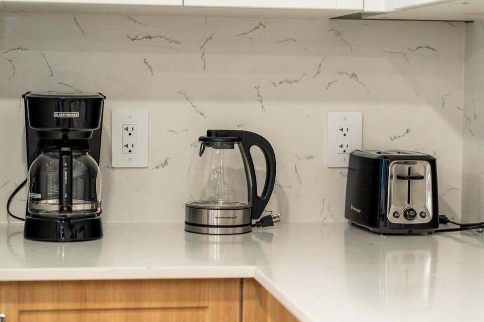 Prime Location Modern 2BR Kitchener Apartment in Kitchener