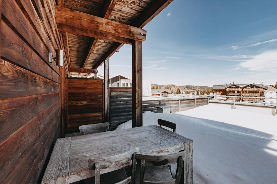 Natural landscape, Winter, View (from property/room), Balcony/Terrace, Balcony/Terrace, Dining area