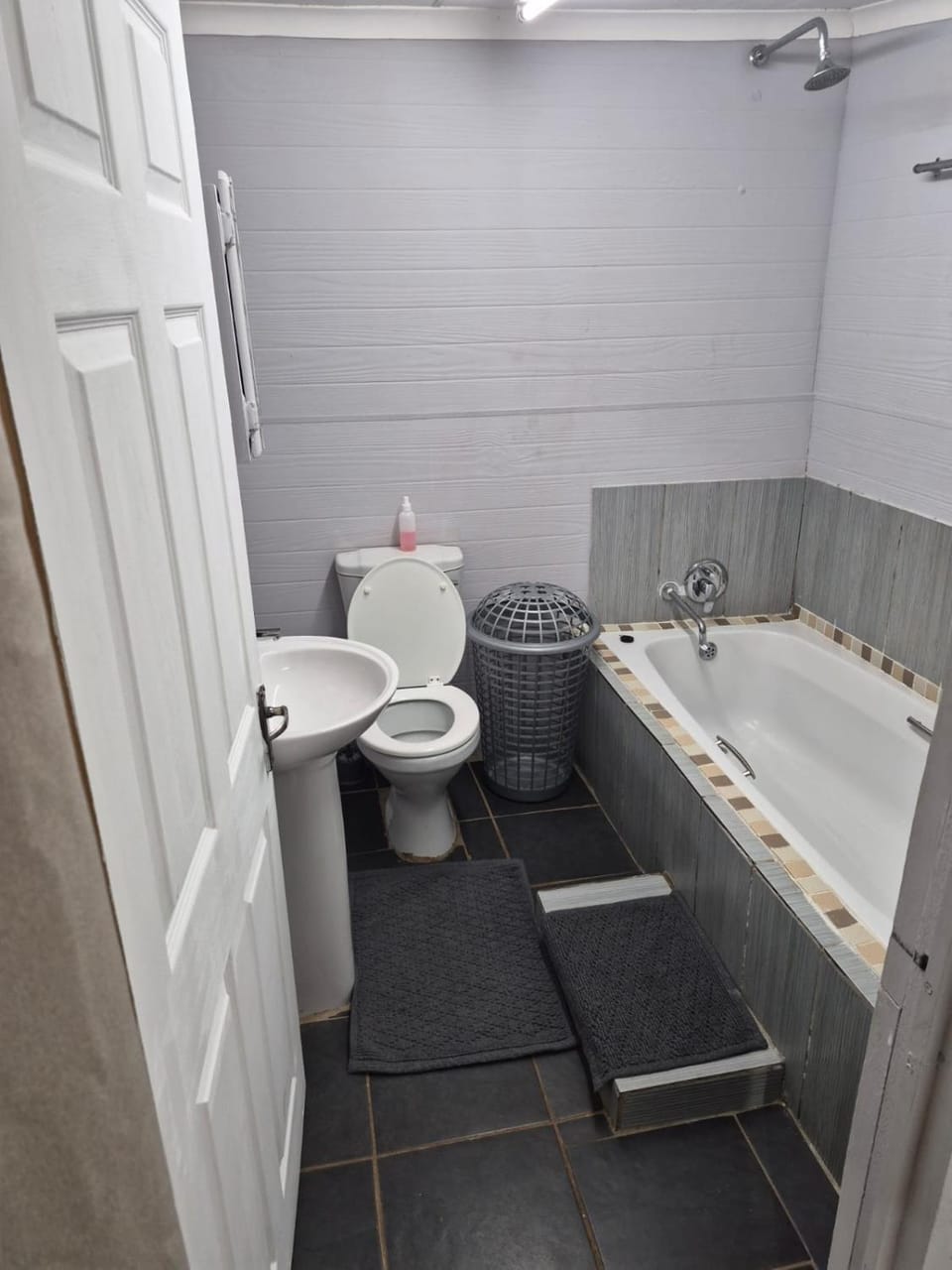 Shower, Toilet, Bathroom, Bath