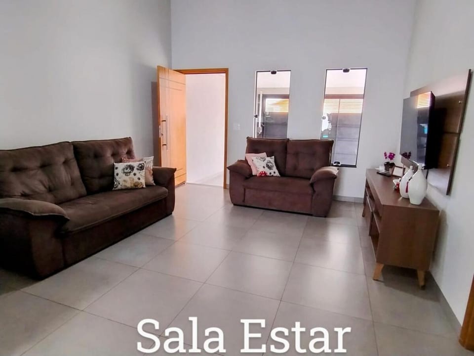 Casa Nova, 3 quartos com ar e piscina aquecida 35 graus House in Olímpia