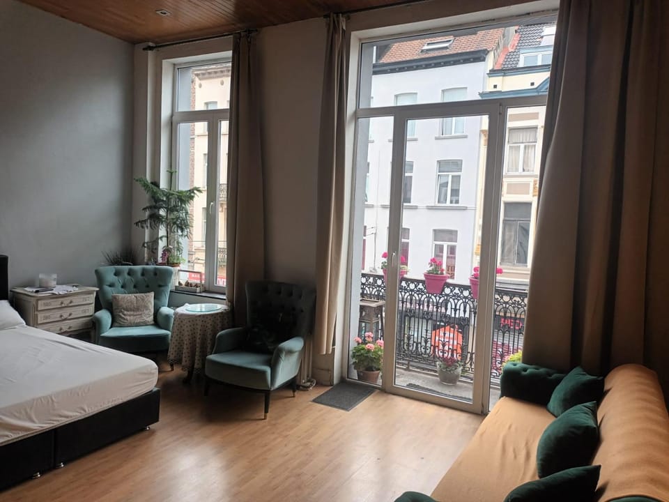 Midi station private chamber Apartment in Saint-Gilles