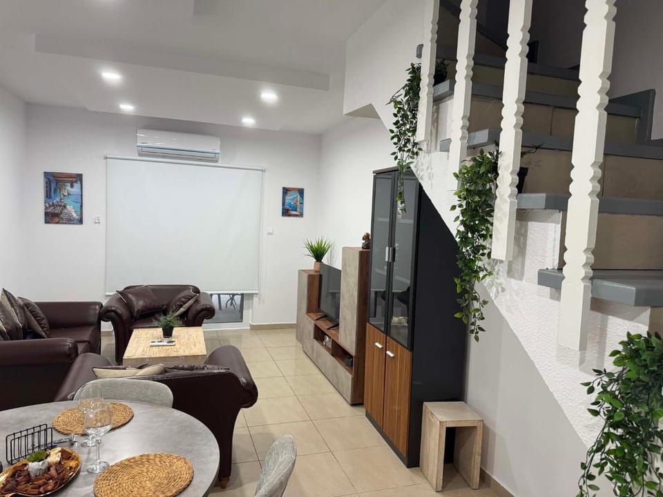 Kato Paphos Holiday Maisonette 400m from the Beach House in Paphos
