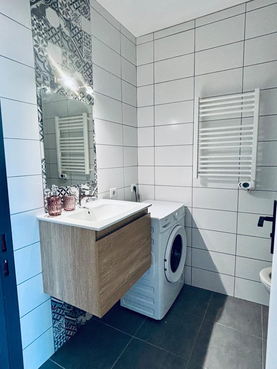 Bathroom, washing machine