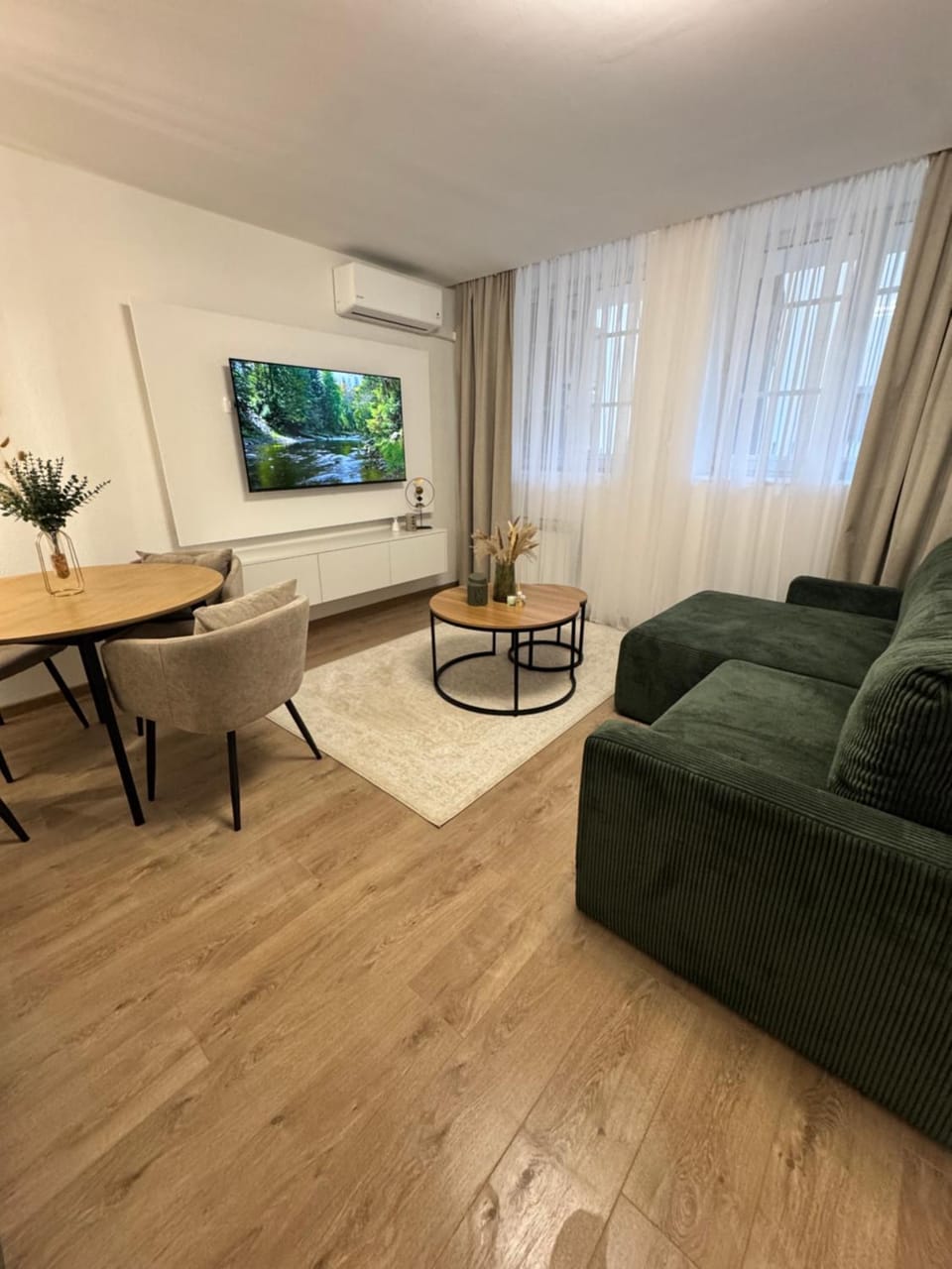 Living room, Seating area, Evening entertainment