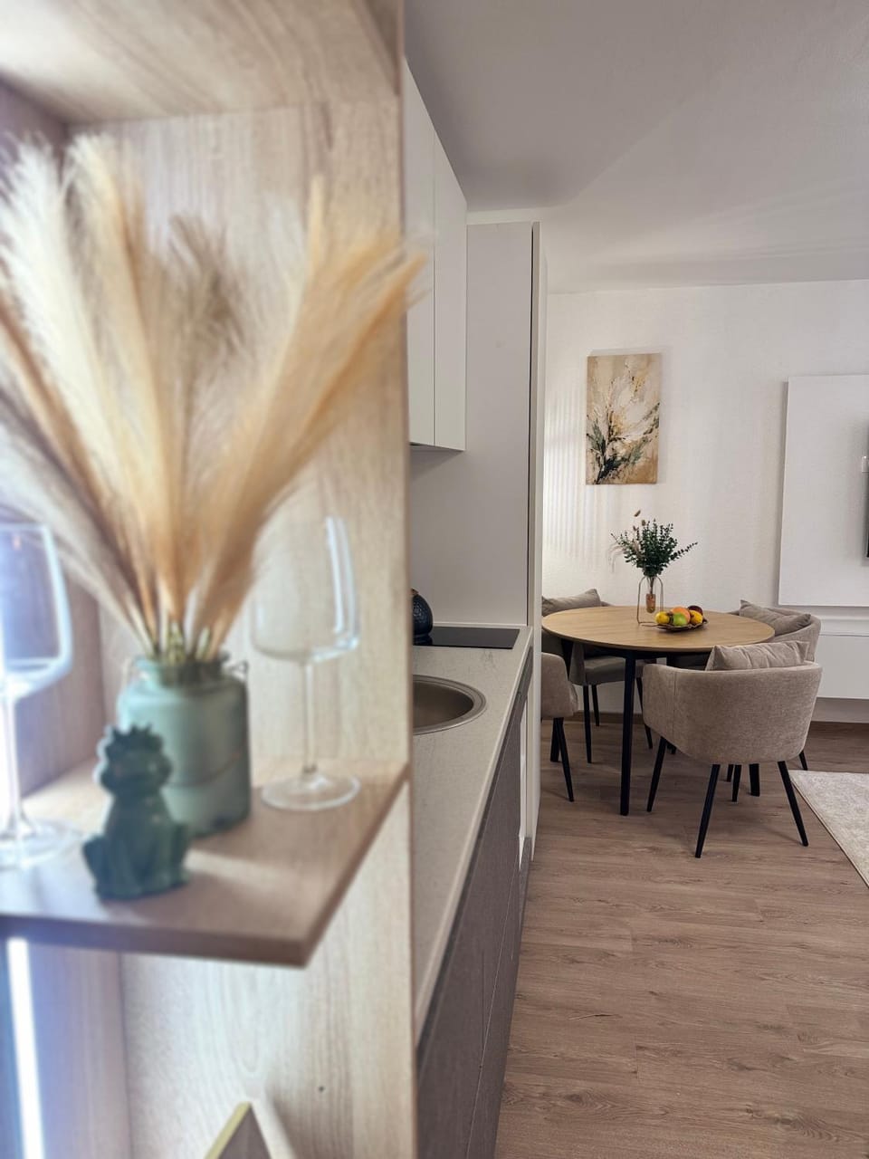 Kitchen or kitchenette, Living room, Seating area, Dining area