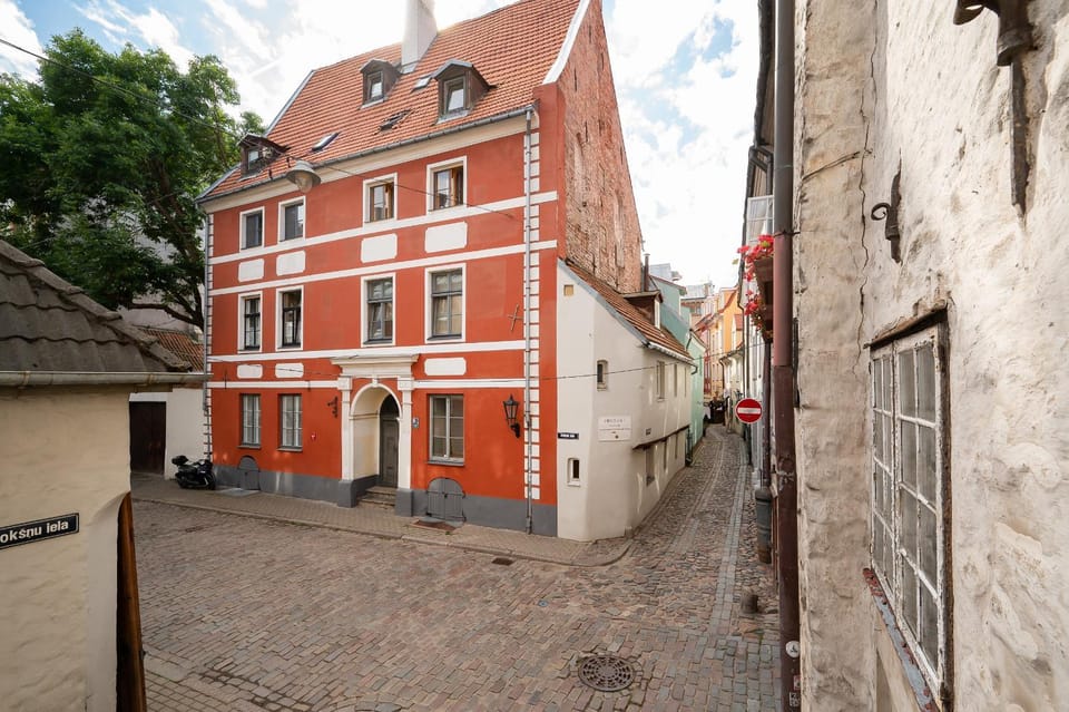 Property building, Street view