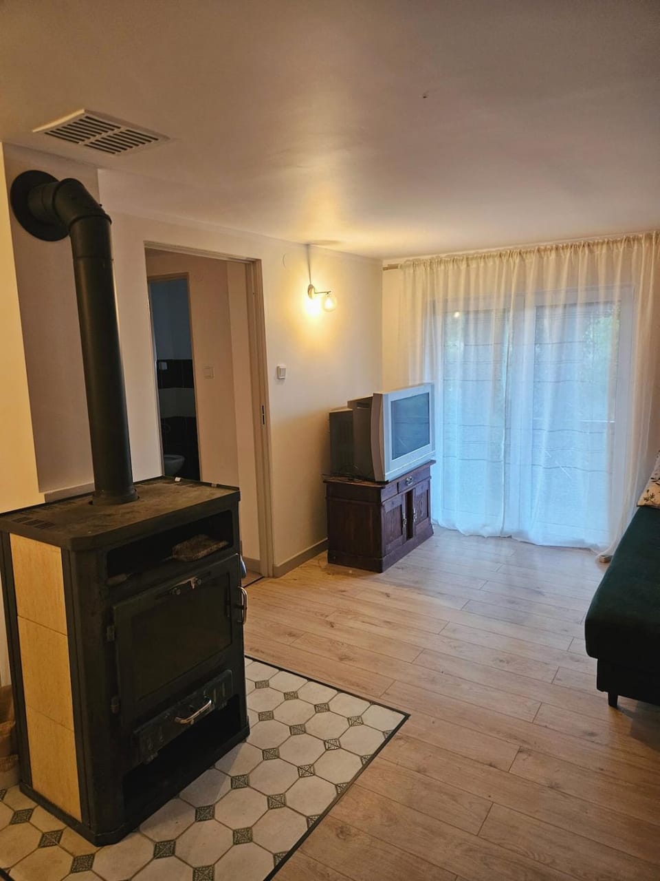 TV and multimedia, Living room, Seating area, Evening entertainment, fireplace