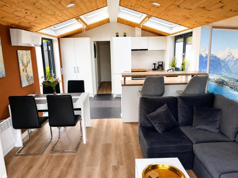 Communal lounge/ TV room, Kitchen or kitchenette, Living room, Dining area