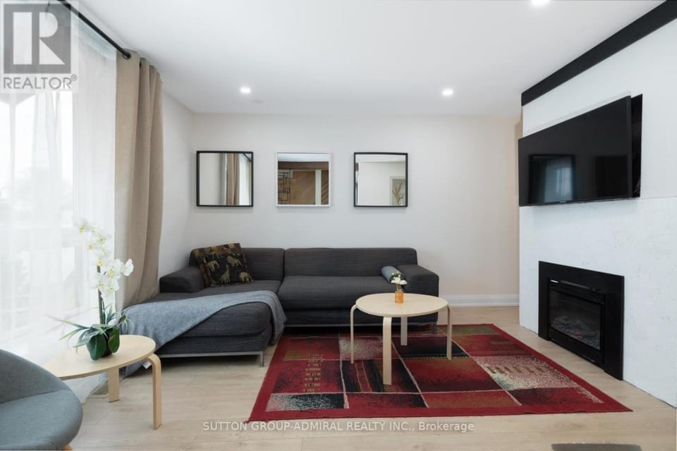 Cozy 4 bedrooms HOUSE NEAR THE LAKE House in Ontario