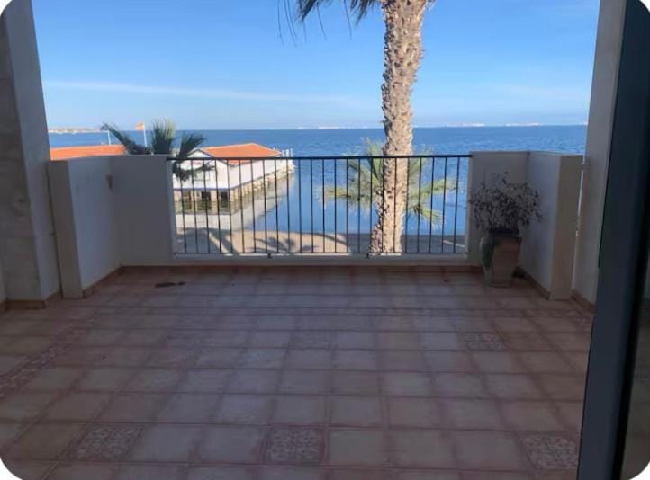 Primera línea de playa Apartment in Los Alcázares