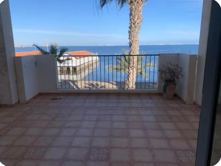 Primera línea de playa Apartment in Los Alcázares