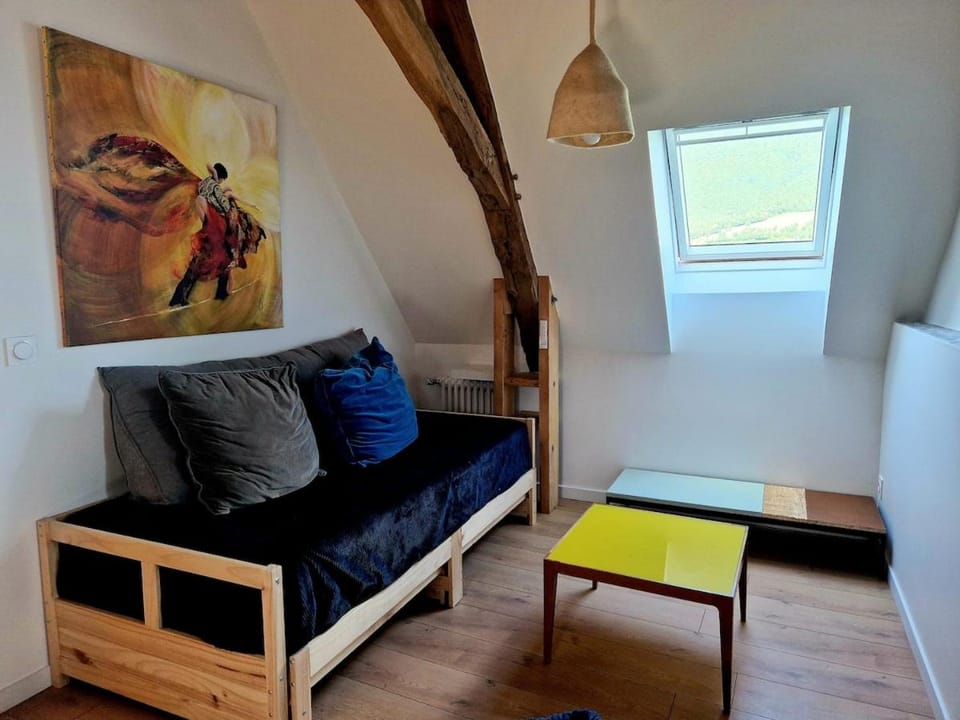 Comme des oiseaux perchés, for 2-3 guests with patio Apartment in Auvergne-Rhône-Alpes
